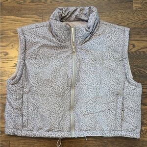 Juniors-Thread & Supply Gray Leopard-Print Lined Vest